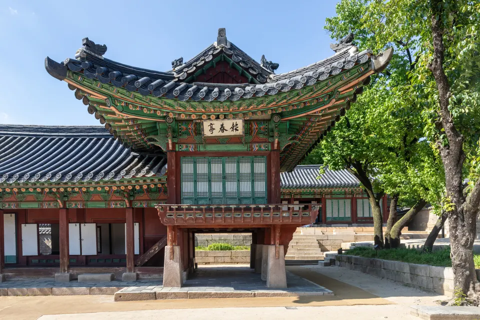 Traditional buildings and gardens at Changdeokgung Palace in Seoul.
