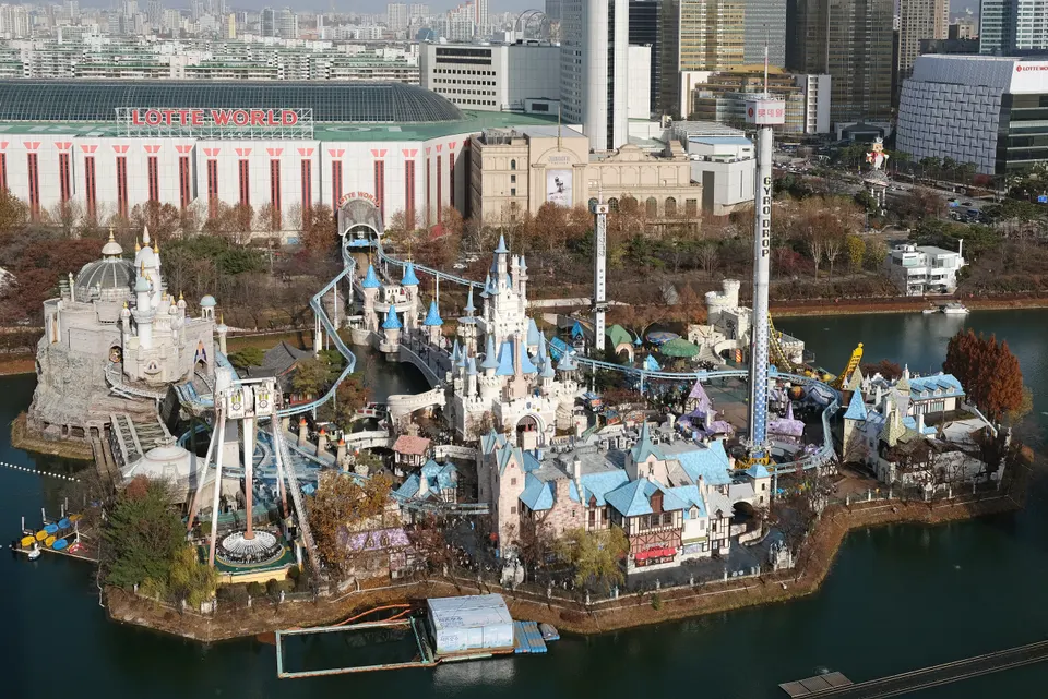Photograph of Commons Seoul Lotte World 960.